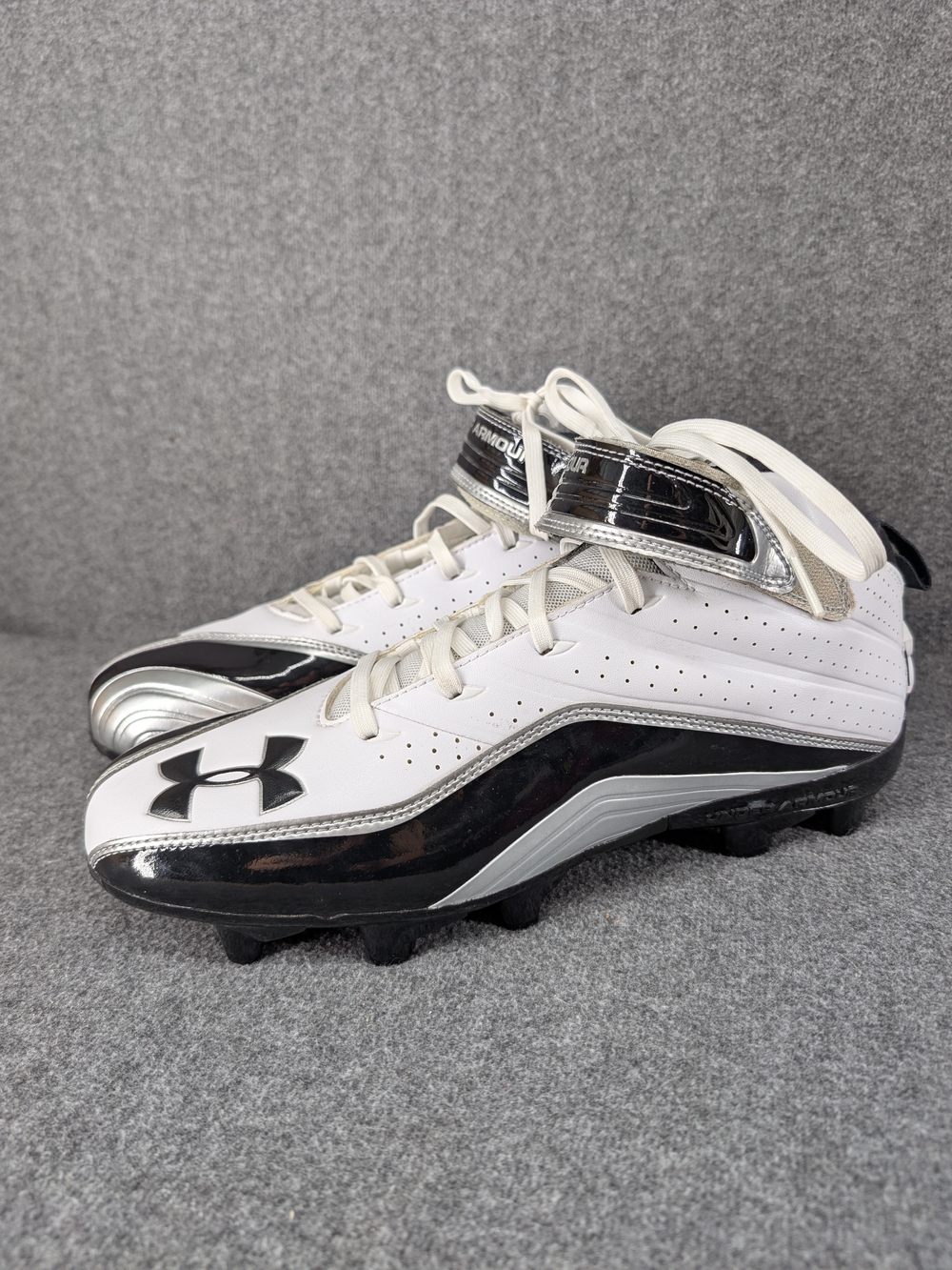 Under Armour Mens White & Black Cleats